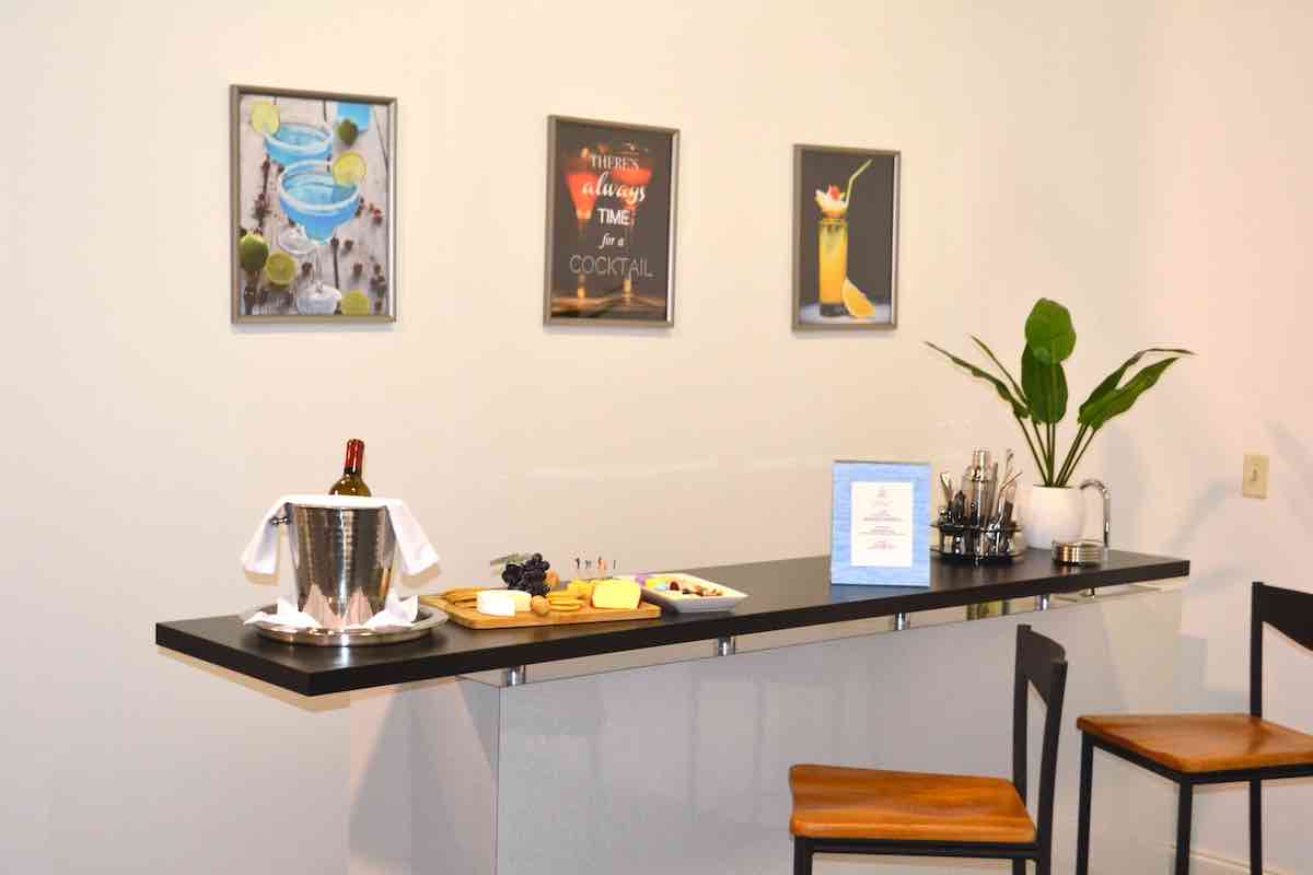 Stewardess service tabke Savvy Maritime Academy